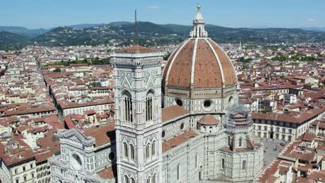 Dom-Kirche-Kuppelbau-In-Florenz,-Italien---Luftbahn