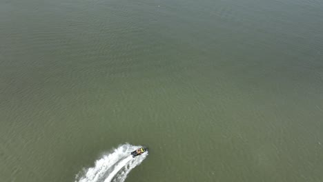 An-aerial-view-over-Gravesend-Bay-in-Brooklyn,-NY-as-a-jet-ski-rider-enjoys-the-beautiful-day