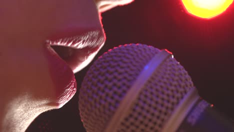 Woman-sings-to-microfone-extreme-close-up-mouth