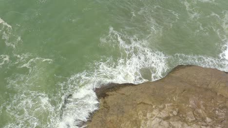 awesome-shot-of-waves-hitting-rock-in-the-sea_3