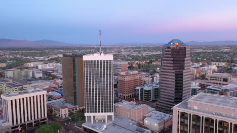 Centro-De-La-Ciudad-De-Tucson,-Arizona,-Al-Anochecer
