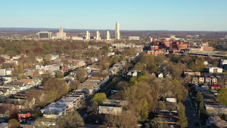 Ansicht-Von-Uptown-Albany-NY-Mit-Der-Skyline-Von-Albany-Im-Hintergrund