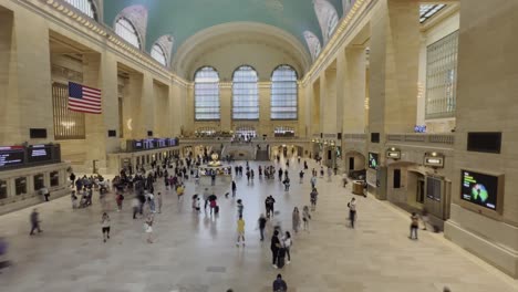 Zeitraffer-Von-Reisenden,-Die-Sich-In-Der-Lobby-Des-Grand-Central-Terminal-Bewegen