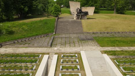 Monumento-A-Los-Soldados-Que-Murieron-En-La-Segunda-Guerra-Mundial