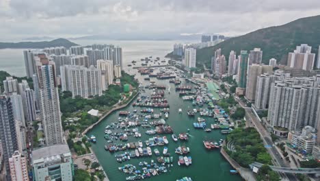 Taifunschutz-Und-Stadtbild-Mit-Hohen-Gebäuden-An-Der-Küste-Von-Hongkong