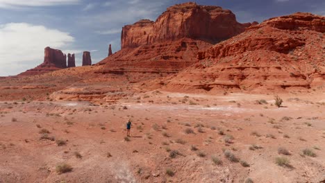 Girl-taking-pictures-of-monument-valley,-in-Utah