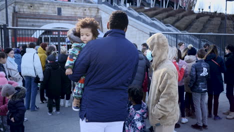 Ukrainian-family-with-kids-standing-in-queue-up-at-the-registration-center-on-the-National-Stadium-in-Warsaw-to-receive-a-Polish-social-security-number