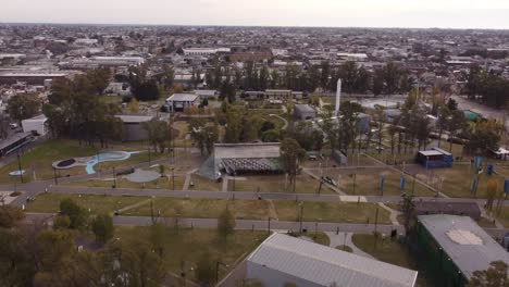 Luftaufnahme-Des-Modernen-Kongresszentrums-In-Buenos-Aires-Namens-Tecnopolis,-Argentinien