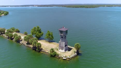 Aerial-drone-video-of-lighthouse-on-a-peninsula-near-Horseshoe-Bay,-Texas