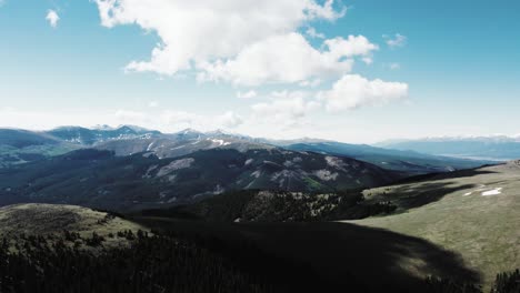 Drone-Volando-En-Hermosas-Montañas-En-Colorado