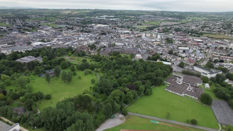 Tralee-Sportfeld-County-Kerry-Irland-Drohne-Luftaufnahme