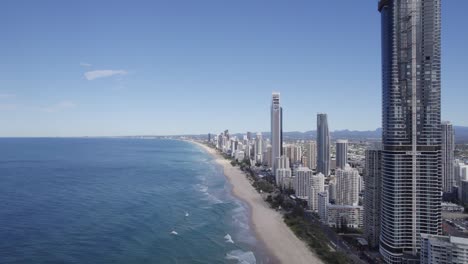 Daytime-View-At-Surfers-Paradise-On-The-Gold-Coast-In-Queensland,-Australia---aerial-pullback