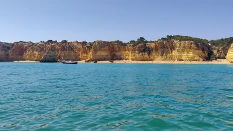 Yacht-sailing-along-the-rocky-coast-of-the-Algarve