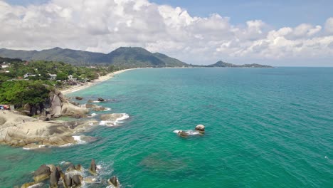 Hermosa-Costa-E-Impresionantes-Características-Rocosas-En-La-Playa-De-Hin-Ta-Hin-Yai-En-Koh-Samui-En-Tailandia