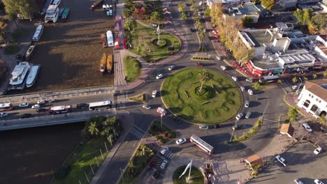 Aerial-view-showing-dynamic-movement-of-traffic-crossing-the-roundabout-in-Tigre,-Buenos-Aires
