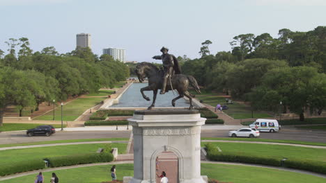 Drone-view-of-the-Sam-Houston-Statue-in-Hermann-Park-in-Houston,-Texas