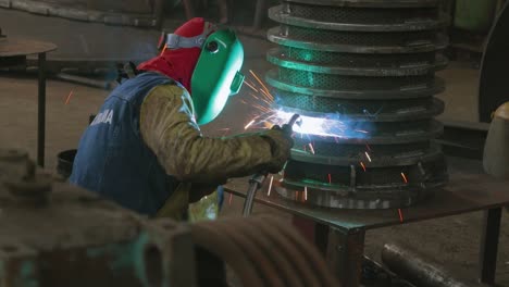 welding-worker-in-metal-industry