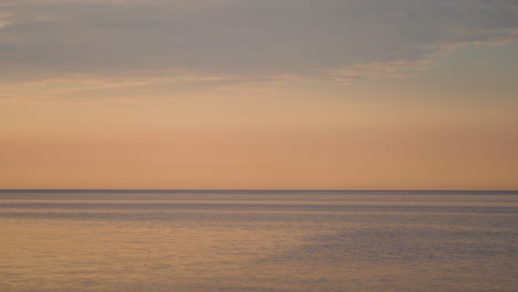 Blick-Auf-Den-See-Bei-Sonnenaufgang