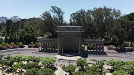Aerial-push-in-close-up-shot-of-the-Spreckles-Temple-of-Music-in-Golden-Gate-Park,-San-Francisco
