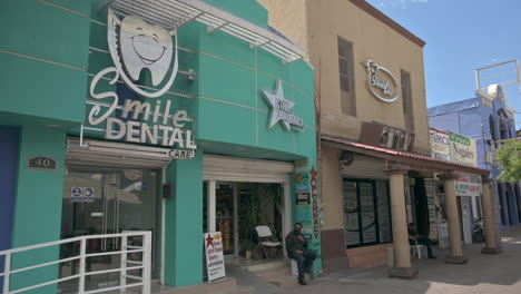 Smile-Dental,-Un-Consultorio-Dental-Popular-Para-Estadounidenses-En-Nogales,-México,-Una-Ciudad-Fronteriza-En-El-Sur-De-Arizona-Y-El-Norte-De-Sonora