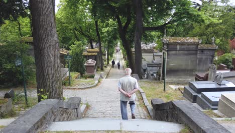 Shot-Of-Parisian-Old-Man-Wandering-in-The-Famous-Cemetery-Of-Père-Lachaise,-Paris-France