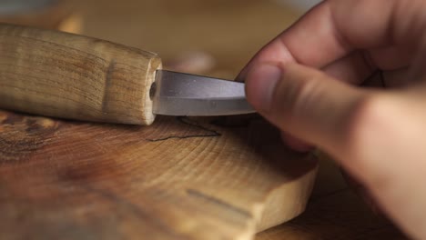 Blunt-Carving-Knife-close-up-after-heavy-usage