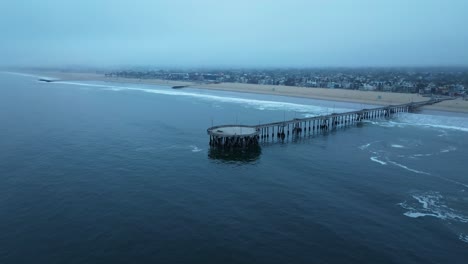 Luftdrohnenansicht-Der-Küstenlinie-In-Venice-Beach,-Kalifornien