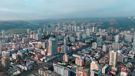 Mischung-Aus-Häusern-Und-Gebäuden-In-Einer-Großen-Entwickelten-Südamerikanischen-Stadt