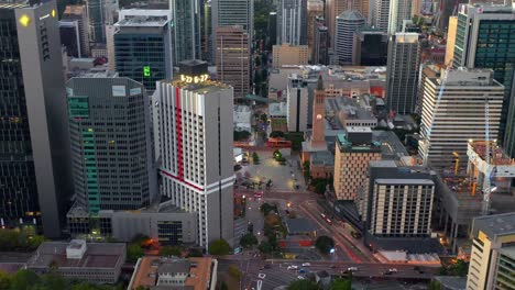 Luftaufnahme-Des-King-George-Square-Im-Zentralen-Geschäftsviertel-Von-Brisbane,-Queensland,-Australien