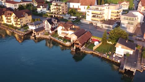 Dorf-Am-Schweizer-See-Aus-Drohnensicht