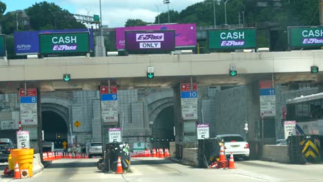 Traffic-entering-Lincoln-Tunnel-in-New-York-City