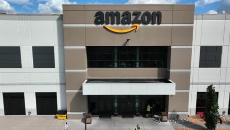 Amazon-warehouse-building-and-close-up-of-aerial