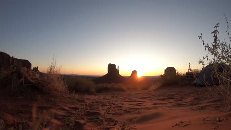 Monument-national-park-time-lapse-morning-3-buttes-the-view-campsite