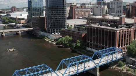 Grand-Rapids,-Michigan-blue-pedestrian-bridge-close-up-drone-video-moving-up