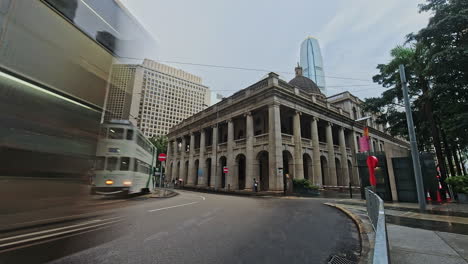 Court-of-Final-Appeal-in-Hong-Kong-building,-day-street-traffic-time-lapse