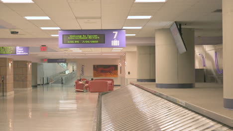 Empty-baggage-claim-area-in-Tucson-Arizona-Airport
