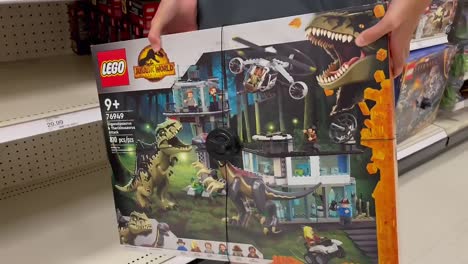 LEGO-Jurassic-World-merchandise-selling-out-quickly-in-stores