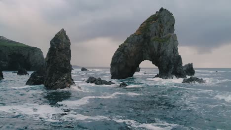 Crohy-Head-in-Donegal-Ireland-ocean-waves-on-rocks