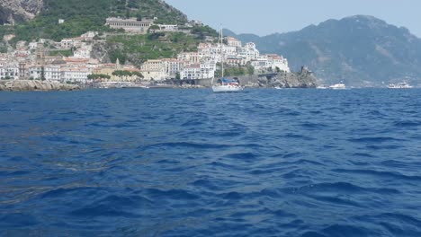 Sorrento,-Italia-Costa-De-Amalfi--Vista-Desde-El-Barco
