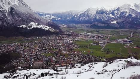 Vista-Panorámica-De-Un-Valle-En-Suiza