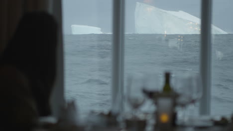 Ver-El-Iceberg-Desde-La-Ventana