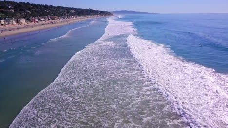 Aerial-footage-along-a-Pacific-shore-in-Southern-California