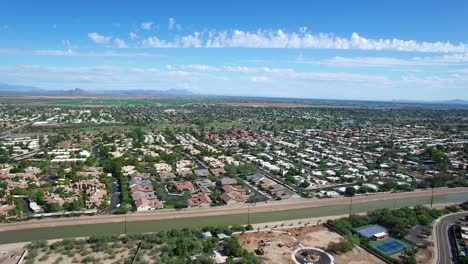 Drone-footage-tilt-up-over-Arizona-canal-Scottsdale-Arizona