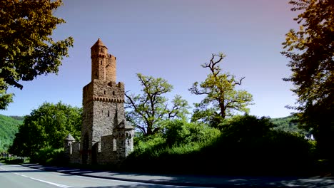 Torre-De-Vigilancia-De-La-Calle-Construida-A-Partir-De-Piedras-Antiguas-En-La-época-Medieval