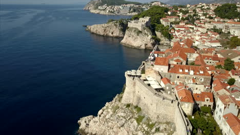 Dubrovnik-Casco-Antiguo-Murallas-De-La-Ciudad-Y-Línea-Costera