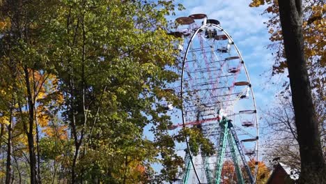 Ferris-wheel-during-autumn