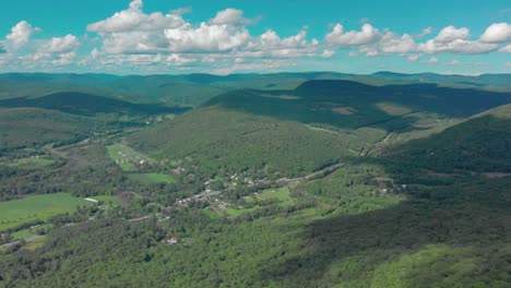 Drone-descent-down-a-mountain-in-the-Catskill-Mountains-of-New-York-State