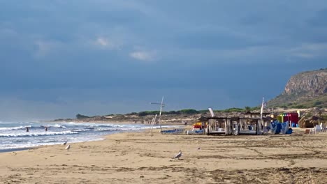 After-a-very-busy-summer,-this-beach-bar-is-totally-empty-at-the-beginning-of-the-autumn