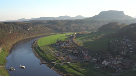 Magnífica-Vista-Panorámica-De-Bastei-Con-El-Río-Elba-En-Sajonia,-Alemania