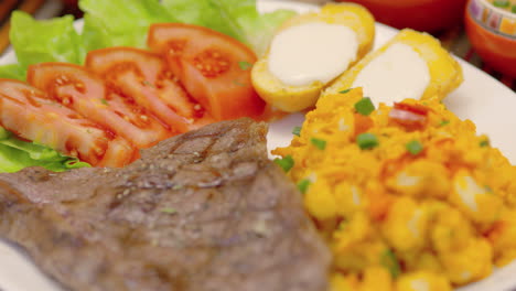 Meat-Steak-with-corn-tomatoes,-lettuce-and-potatoes